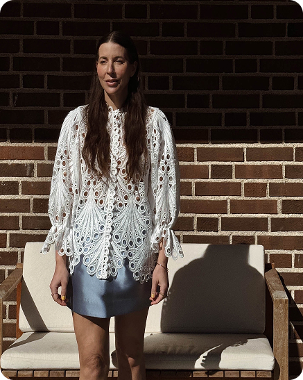 @emmaunckel is a Swedish beauty and fashion expert, content creator, and podcast host. She shares her insights on style and self-care through her podcast and YouTube channel @beautyobubblor, and showcases interior inspiration via @unckelhouse.