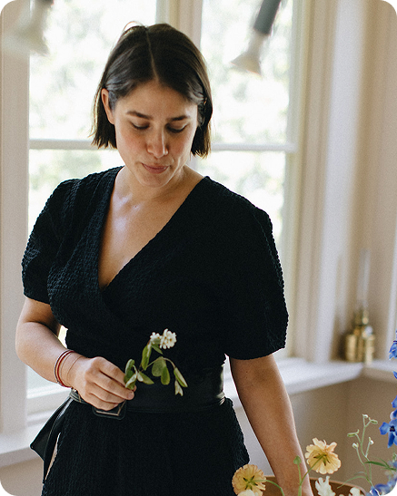 @jstridh is a Swedish stylist and content creator. She shares insights into her creative life, including the renovation of a charming 1925 house, and contributes regularly to Elle Sweden. Her content blends fashion, interior design, and personal projects with a stylish, relatable touch.