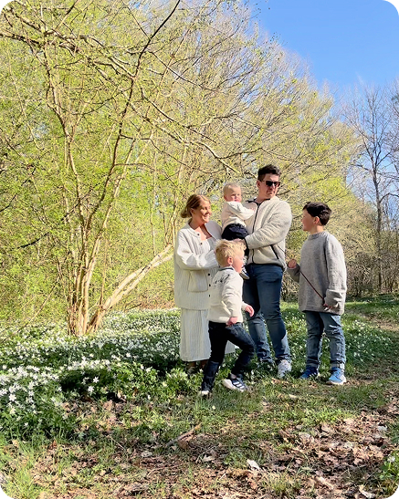 @3res invites followers into her home on an island in Lake Vänern's archipelago. Through her content, she shares glimpses of renovation projects, gardening, home and interior design, and everyday family life.